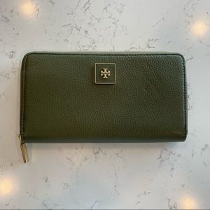 NWT TORY BURCH WALLET